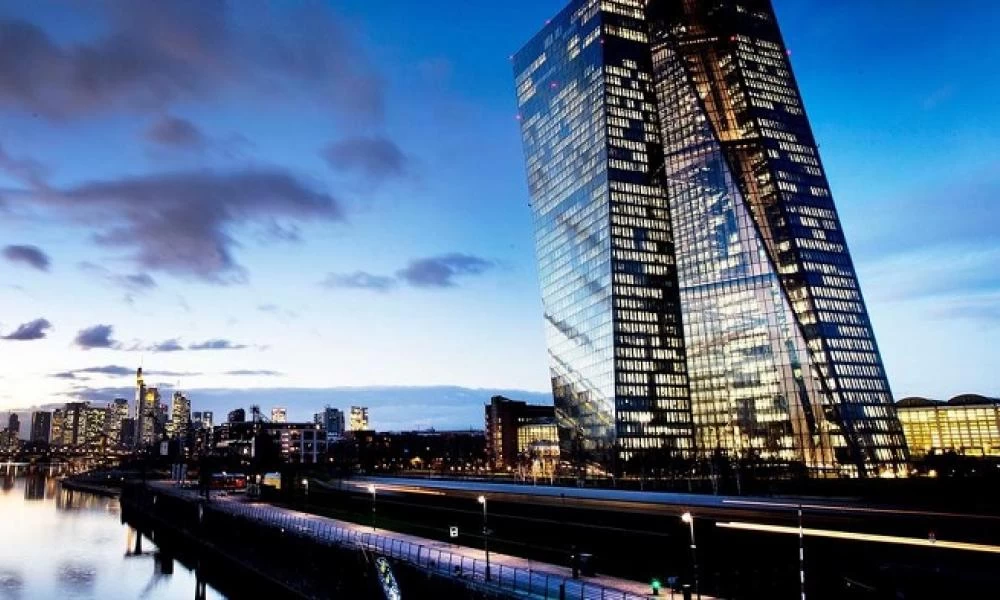 Δημοσκόπηση ΕΚΤ: Αργή και σταδιακή ανάπτυξη της οικονομίας